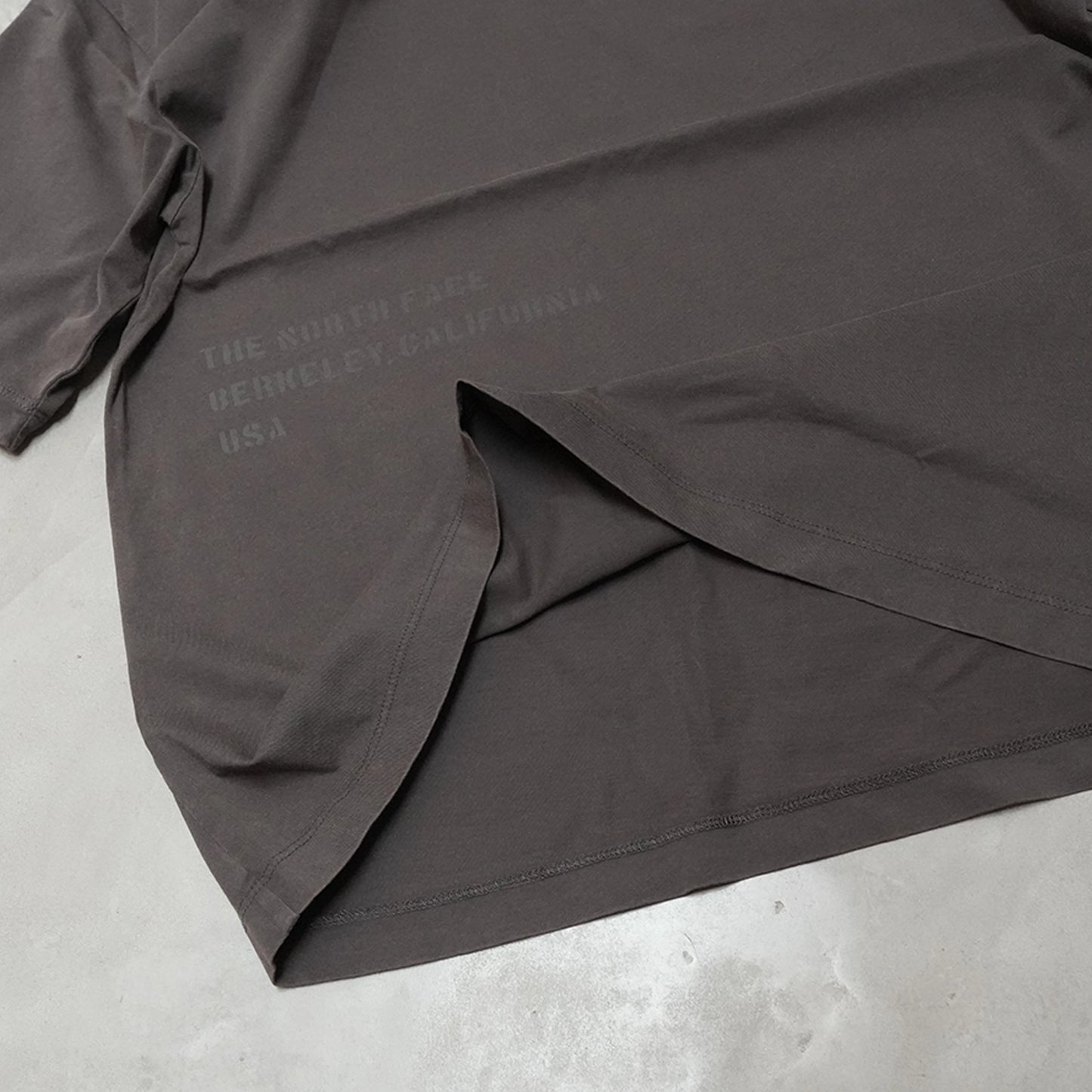 【THE NORTH FACE Purple Label】ノースフェイスパープルレーベル women's Garment Dyed Lettered Field Tee "Charcoal" ※ネコポス可