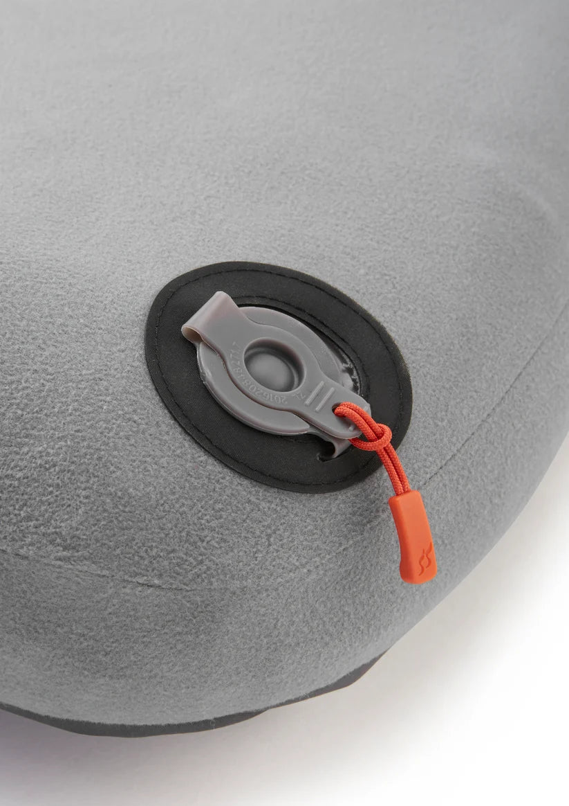 【Rab】ラブ Stratosphere Pillow "Graphene"