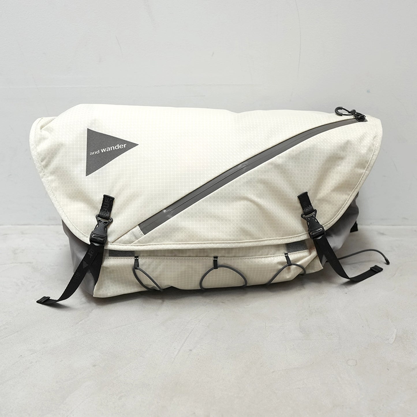 【and wander】アンドワンダー ocean rip messenger bag ”2Color”
