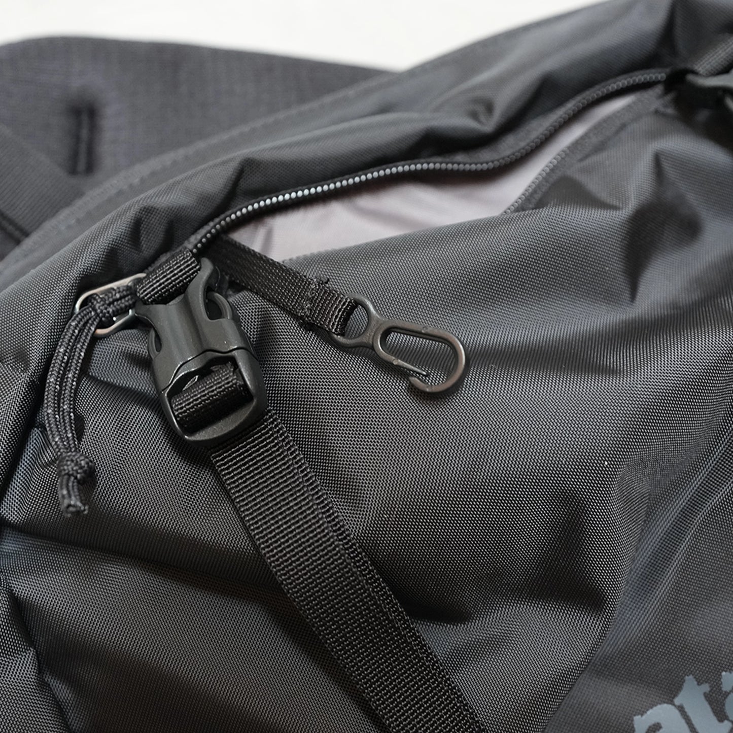 【patagonia】 パタゴニア Atom Sling 8L ”Black”
