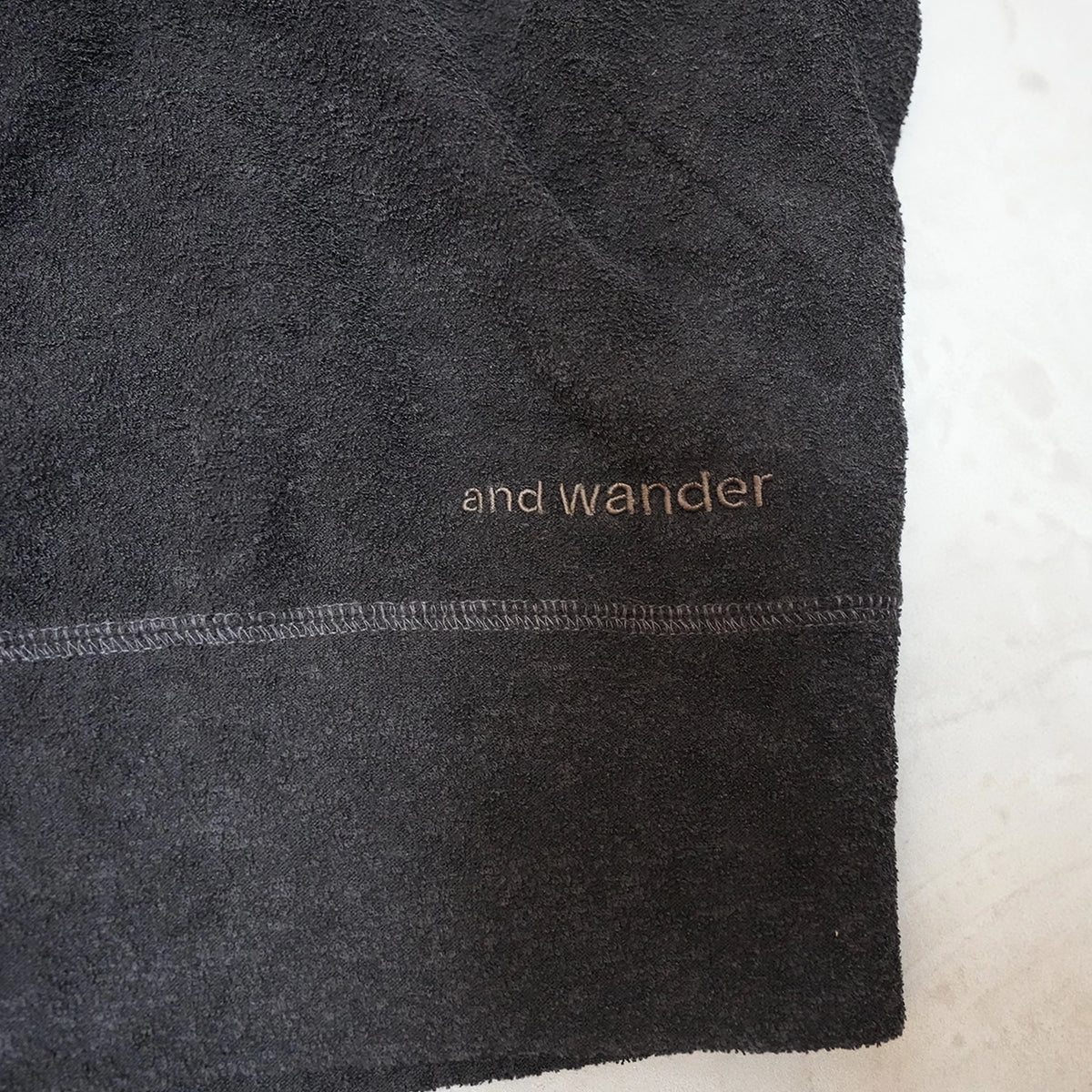 【and wander】アンドワンダー women's PE warm pile vest "2Color"