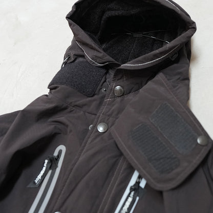 【and wander】アンドワンダー women's Fishtail Octa Coat "Black"