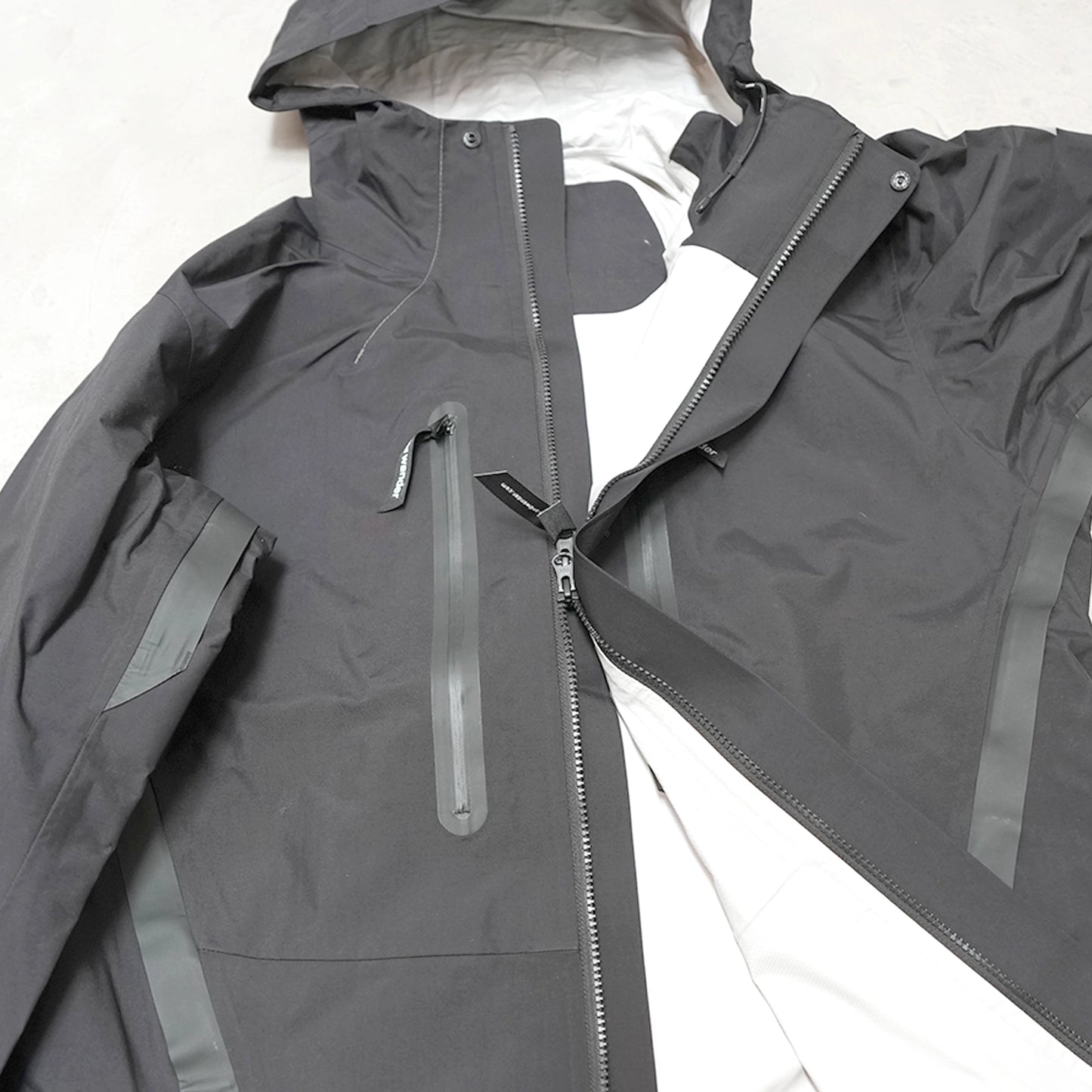 【and wander】アンドワンダー women's 2.5L hiker rain jacket "2Color"