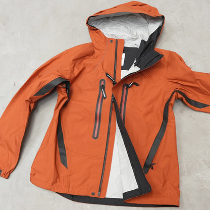 【and wander】アンドワンダー women's 2.5L hiker rain jacket "2Color"