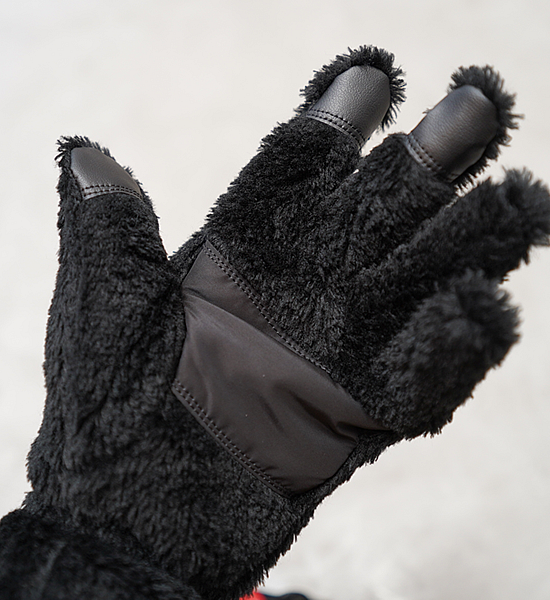 【and wander】アンドワンダー high loft fleece glove ”2Color”