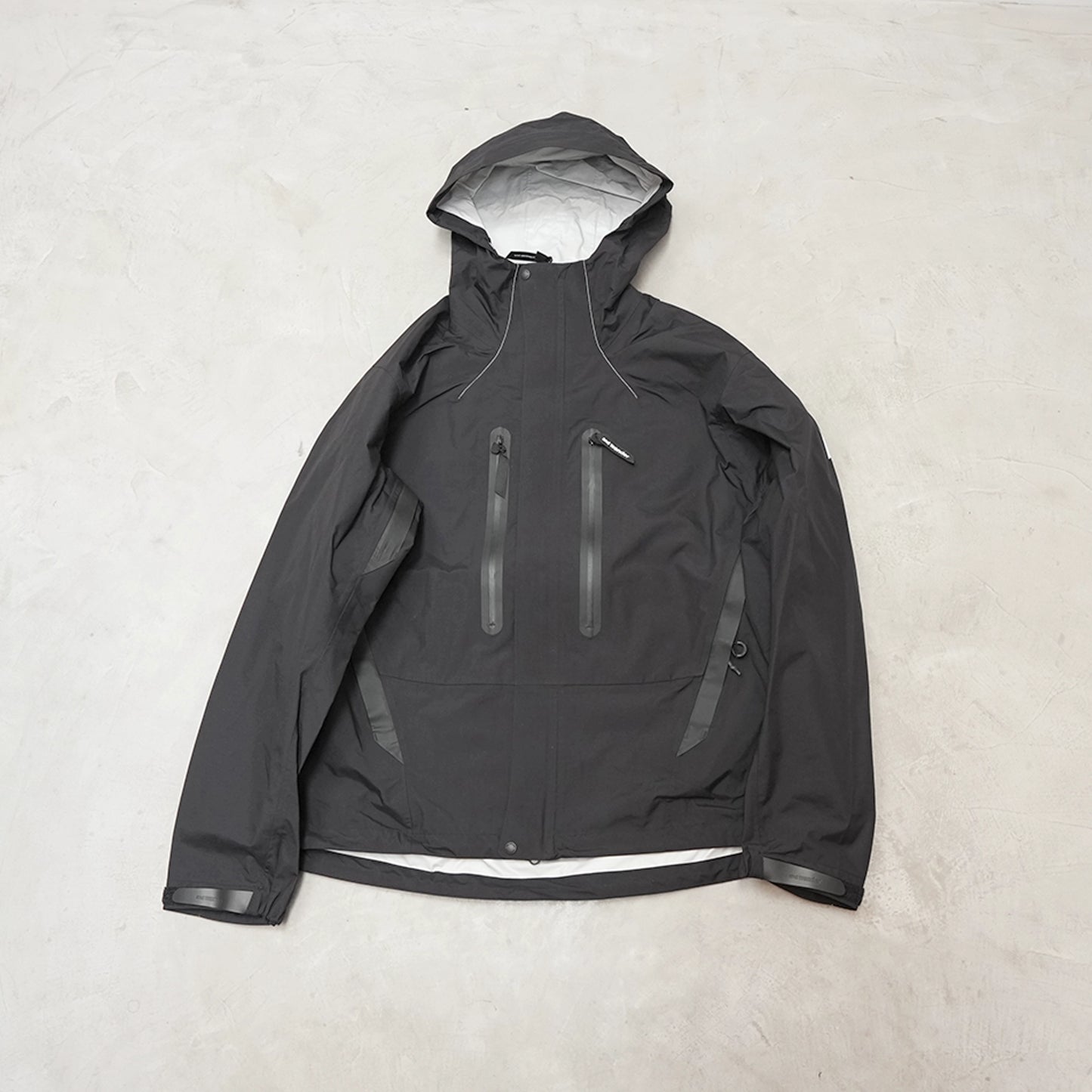 【and wander】アンドワンダー women's 2.5L hiker rain jacket "2Color"