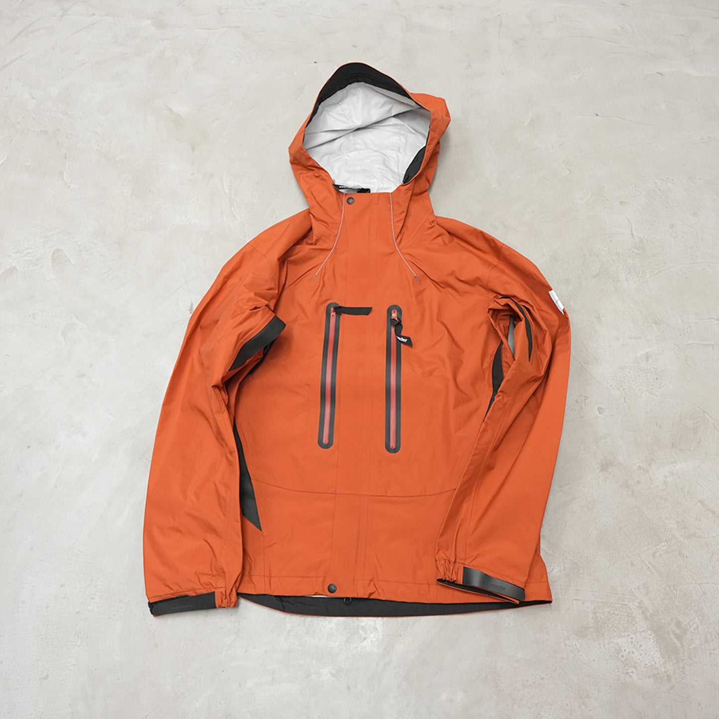 【and wander】アンドワンダー women's 2.5L hiker rain jacket "2Color"