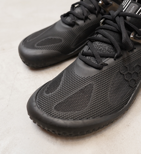 【VIVOBAREFOOT】ヴィヴォ ベアフット women's Motus Strength "Obsidian"