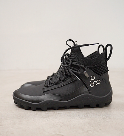 【VIVOBAREFOOT】ヴィヴォ ベアフット women's Magna Lite WR SG "Triple Black(Obsidian)"