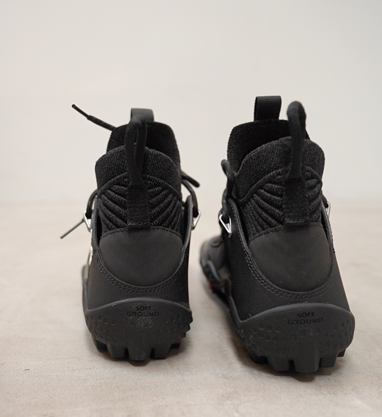 【VIVOBAREFOOT】ヴィヴォ ベアフット women's Magna Lite WR SG "Triple Black(Obsidian)"