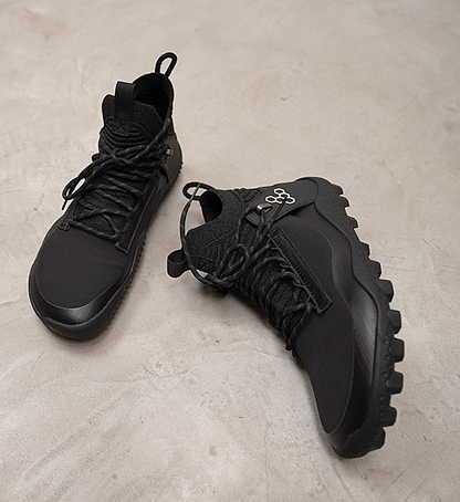 【VIVOBAREFOOT】ヴィヴォ ベアフット women's Magna Lite WR SG "Triple Black(Obsidian)"