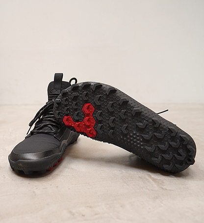 【VIVOBAREFOOT】ヴィヴォ ベアフット women's Magna Lite WR SG "Triple Black(Obsidian)"