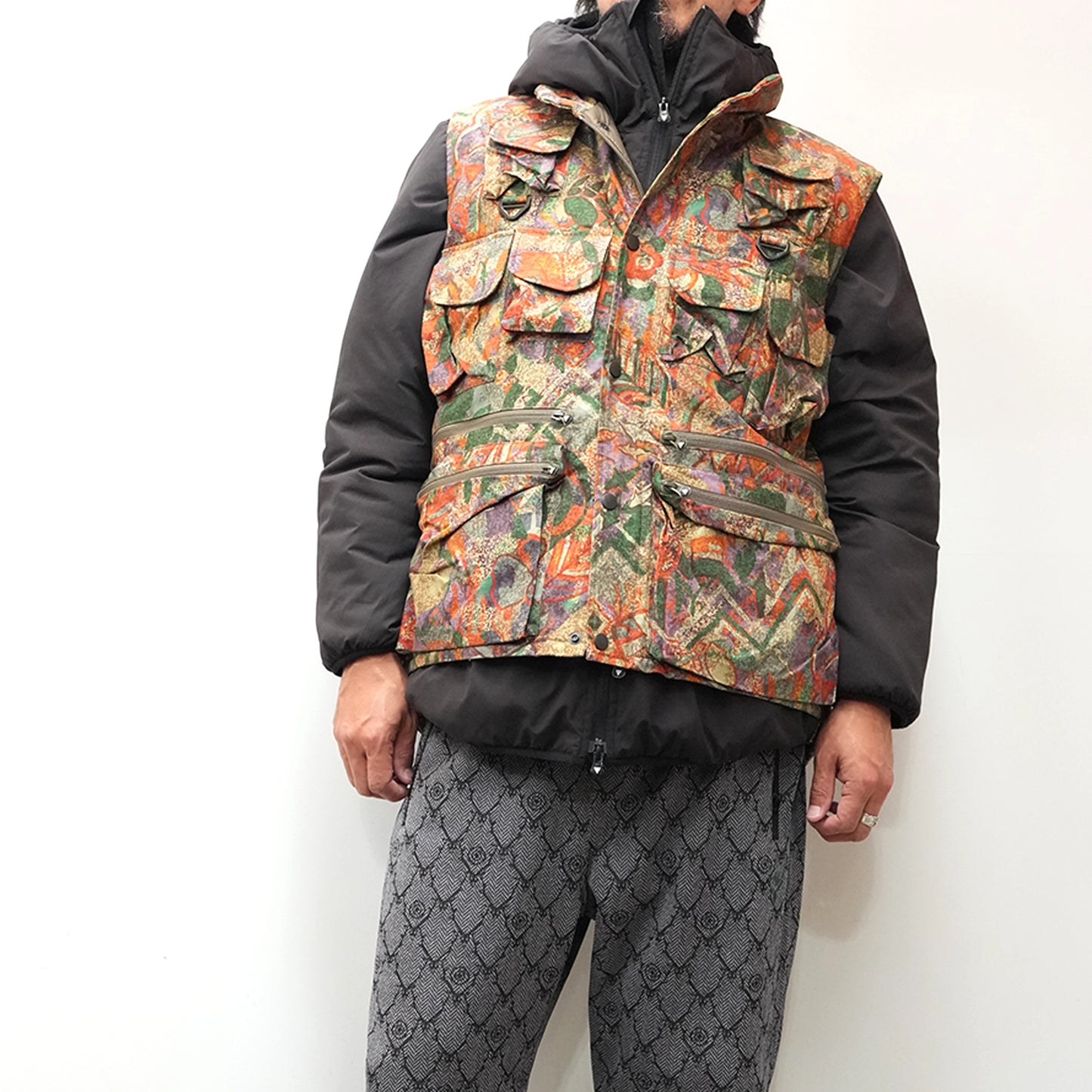 【South2 West8】サウスツーウエストエイト men's Multi-Pocket	Zipped Padding Vest-Cotton Ripstop/Printed "EZO	Forest"