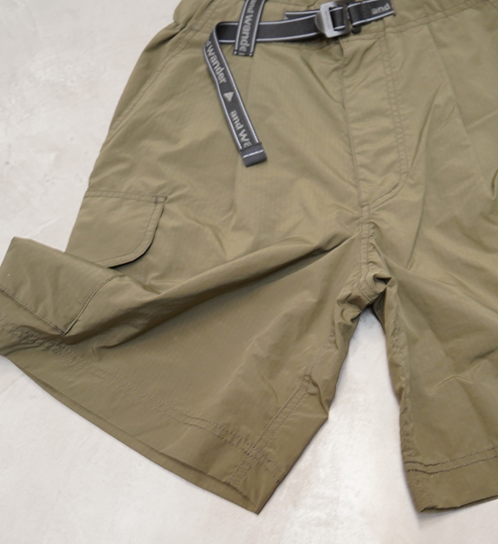 【and wander】アンドワンダー oversized cargo short pants "Khaki"