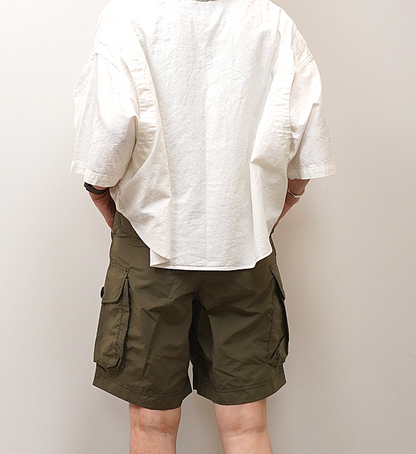 【and wander】アンドワンダー oversized cargo short pants "Khaki"