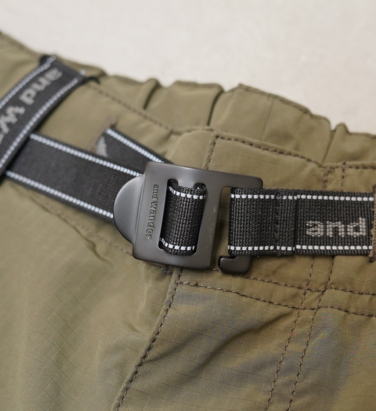 【and wander】アンドワンダー oversized cargo short pants "Khaki"