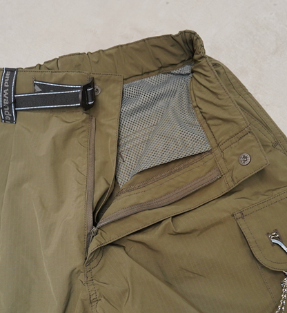 【and wander】アンドワンダー oversized cargo short pants "Khaki"