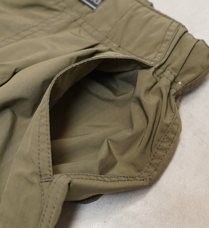 【and wander】アンドワンダー oversized cargo short pants "Khaki"