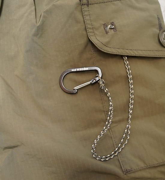 【and wander】アンドワンダー oversized cargo short pants "Khaki"