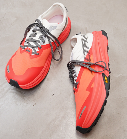 【ALTRA】アルトラ men's Mont Blanc Carbon "White×Coral"