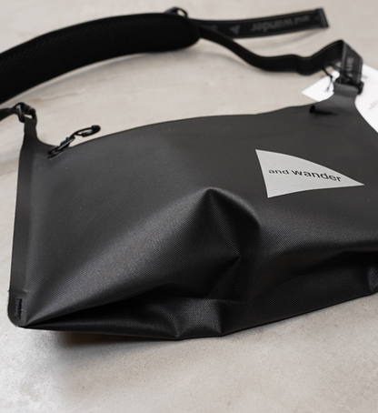 【and wander】アンドワンダー waterproof sacoche "Black"