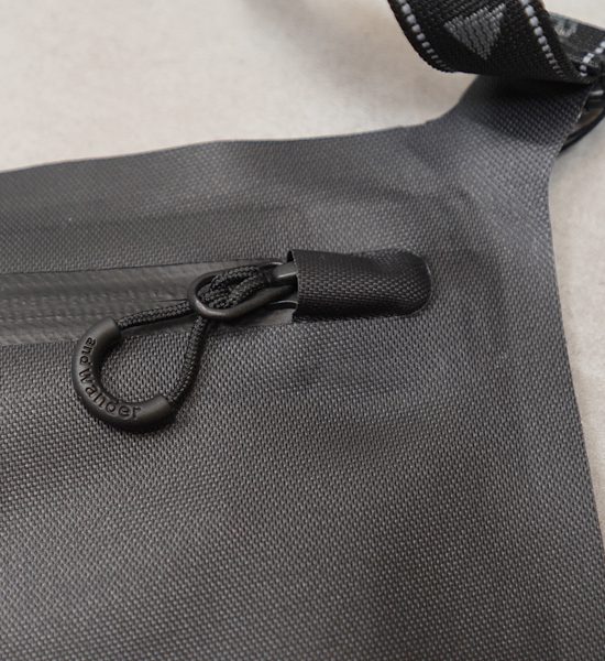 【and wander】アンドワンダー waterproof sacoche "Black"