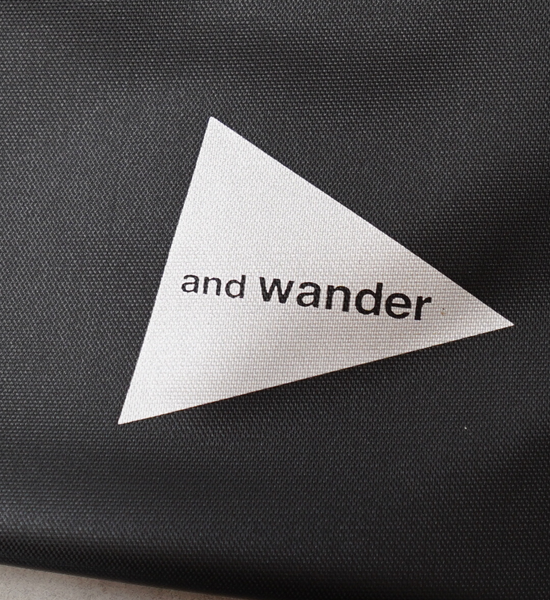 【and wander】アンドワンダー waterproof sacoche "Black"