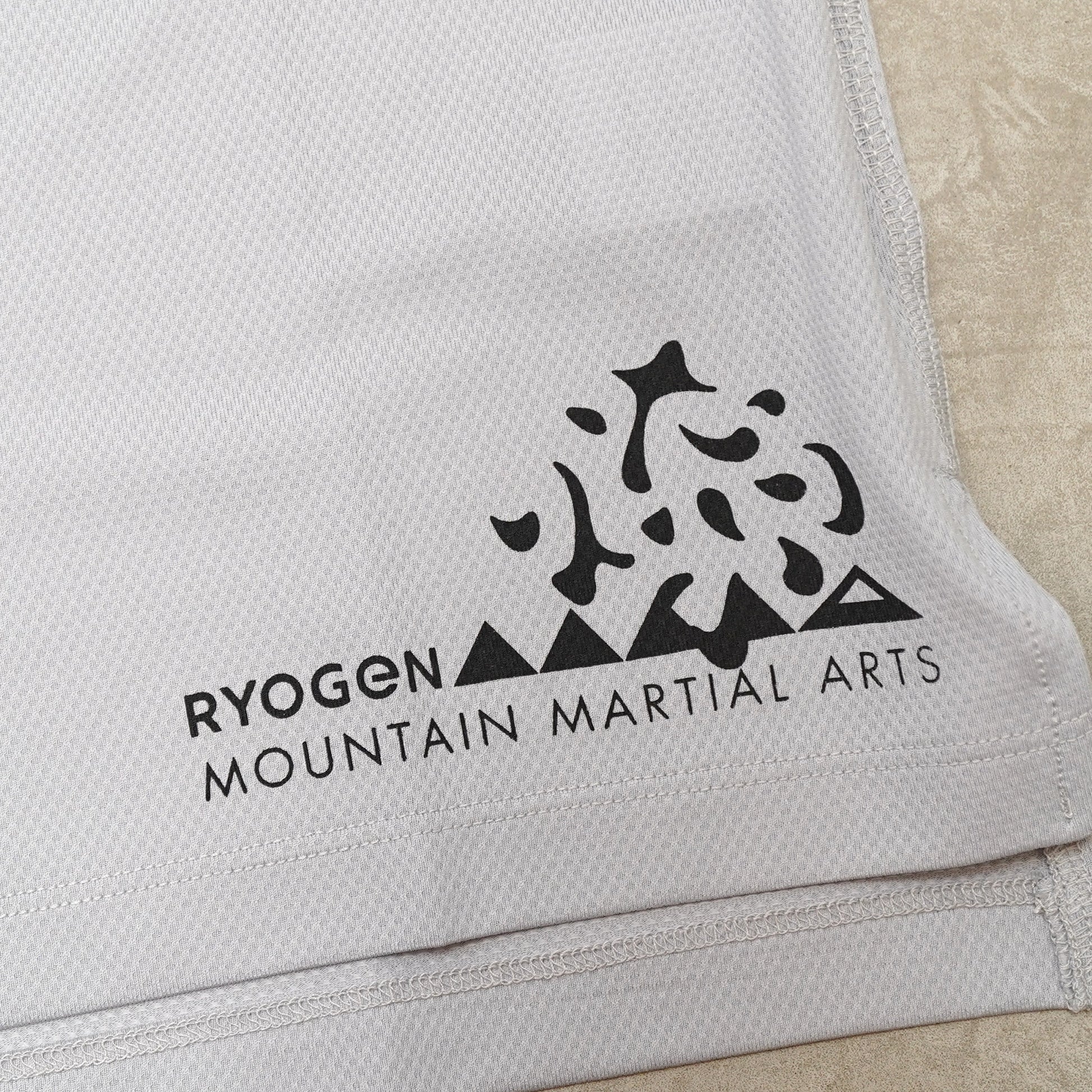 MOUNTAIN MARTIAL ARTS ノースリーブ レーシング モザイク MOUNTAIN MOUNTAIN MARTIAL ARTS ノースリーブ レーシング モザイク MOUNTAIN