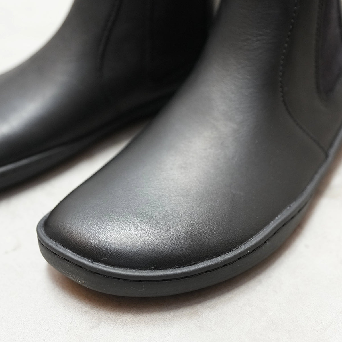 【VIVOBAREFOOT】ヴィヴォ ベアフット men's Sensus Chelsea "Obsidian"