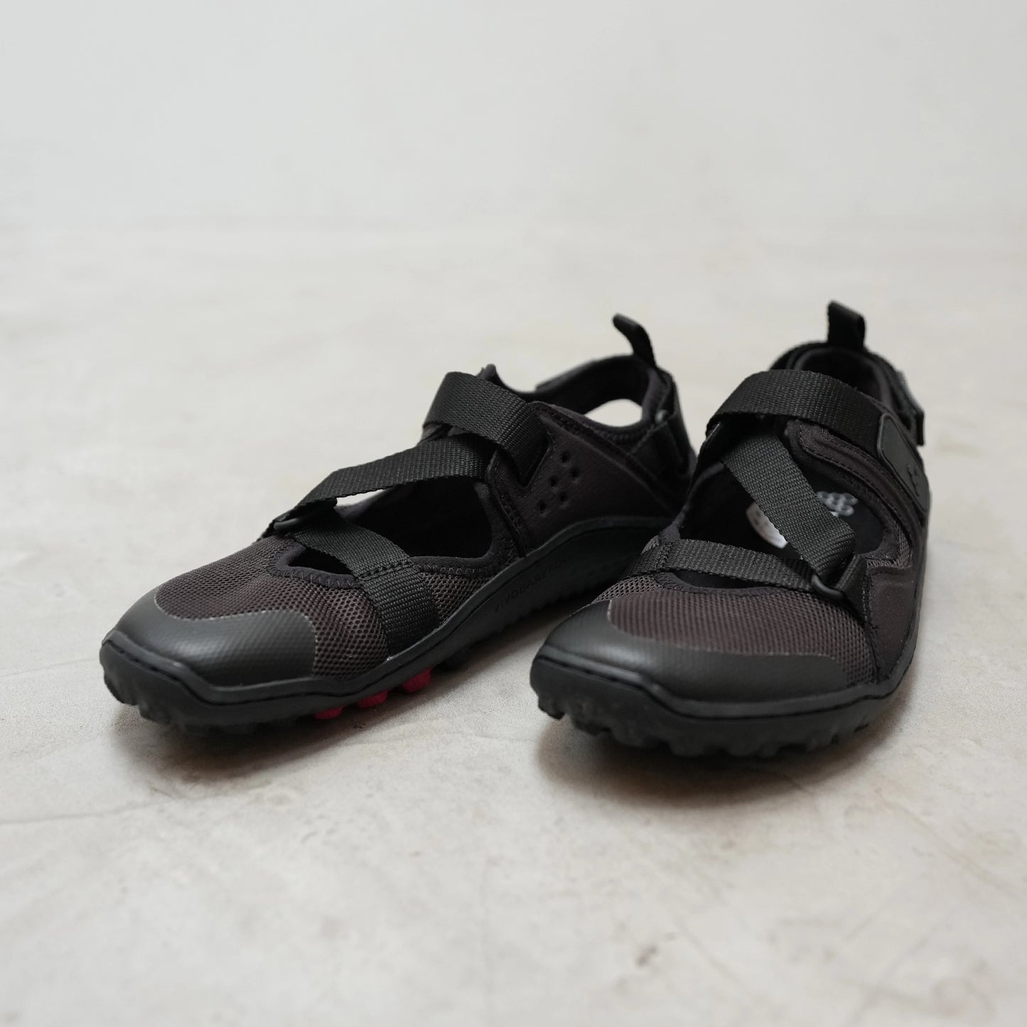 【VIVOBAREFOOT】ヴィヴォ ベアフット women's Tracker Sandal "Obsidian"