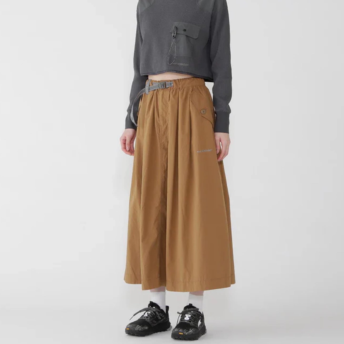 【and wander】アンドワンダー women's oversized cargo skirt "2Color"