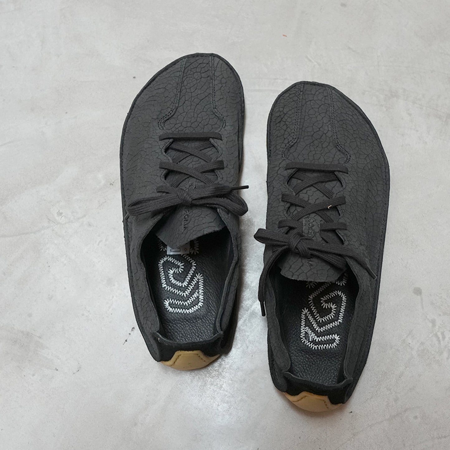 【VIVOBAREFOOT】ヴィヴォ ベアフット men's Sensus Ⅱ Grounding "Obsidian Cracked Leather"