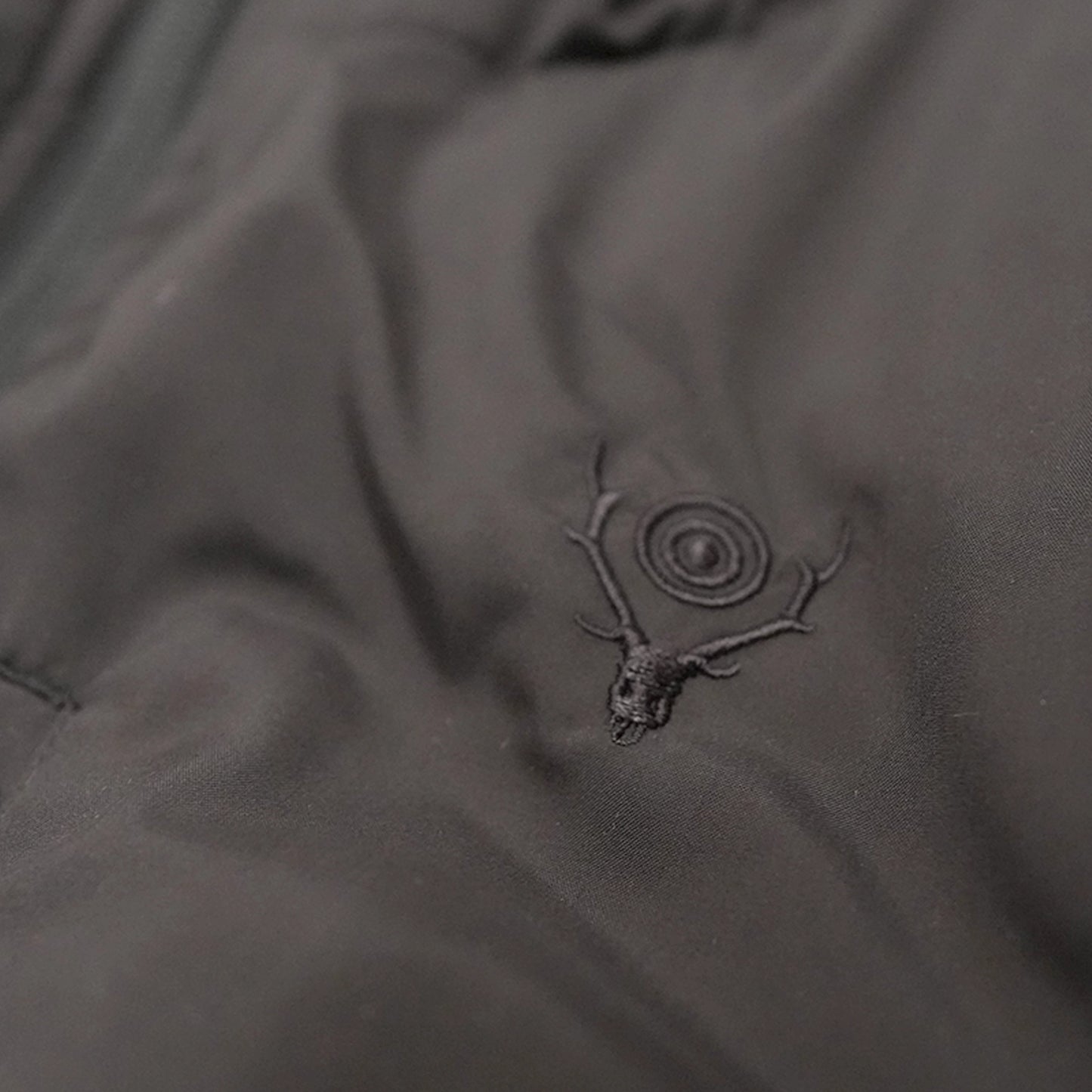 【South2 West8】サウスツーウエストエイト men's Insulator Vest-Poly Peach Skin "Black"