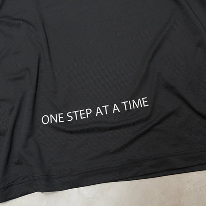 【and wander】アンドワンダー Altra × and wander SS T "Black" ※ネコポス可