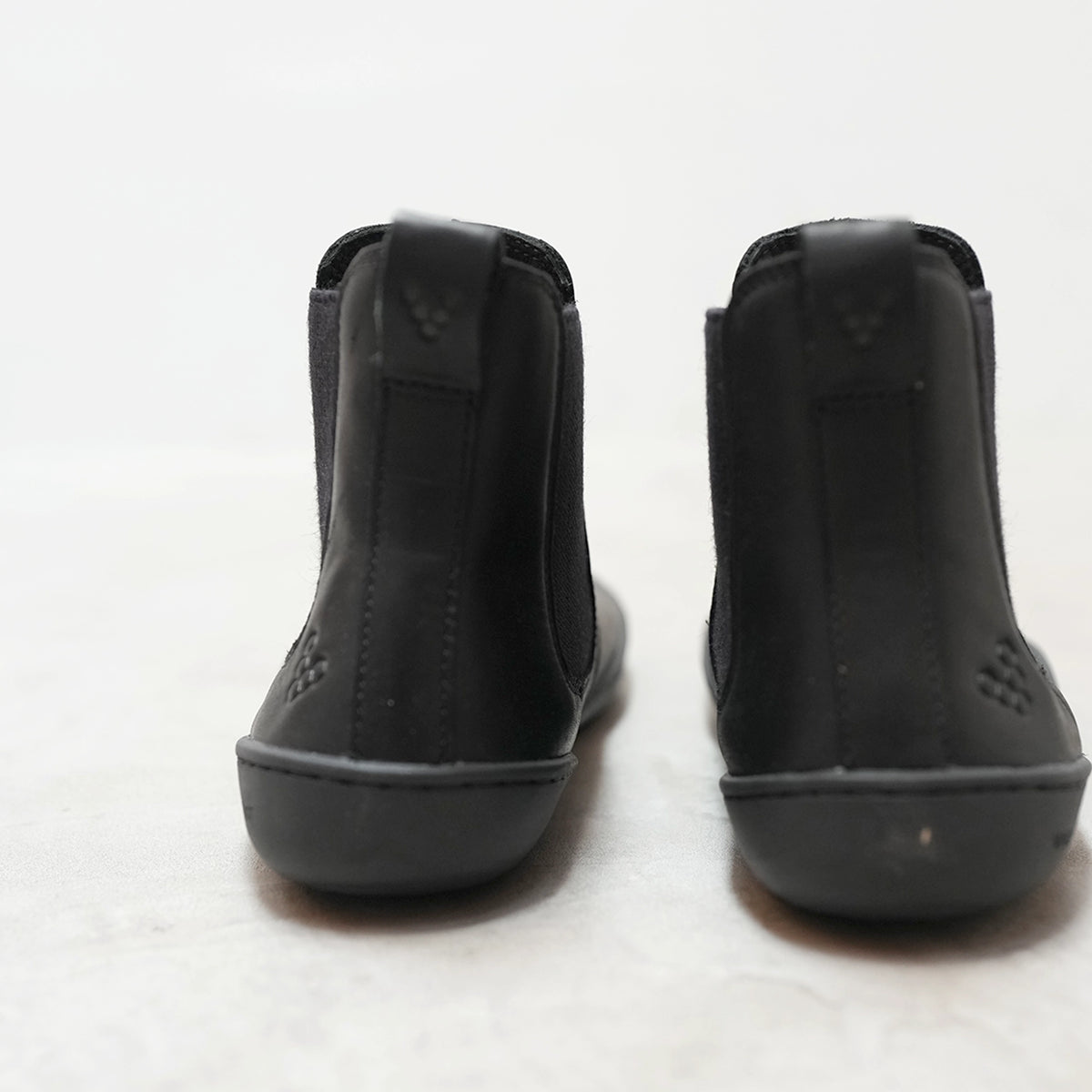 【VIVOBAREFOOT】ヴィヴォ ベアフット men's Sensus Chelsea "Obsidian"