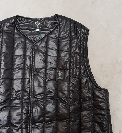 【South2 West8】サウスツーウエストエイト men's Quilted C/N Vest-Nylon Ripstop "Black"