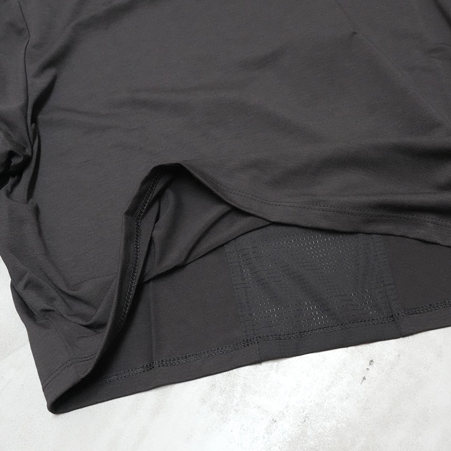 【Rab】ラブ women's Rivelin Crop Tee "Black" ※ネコポス可