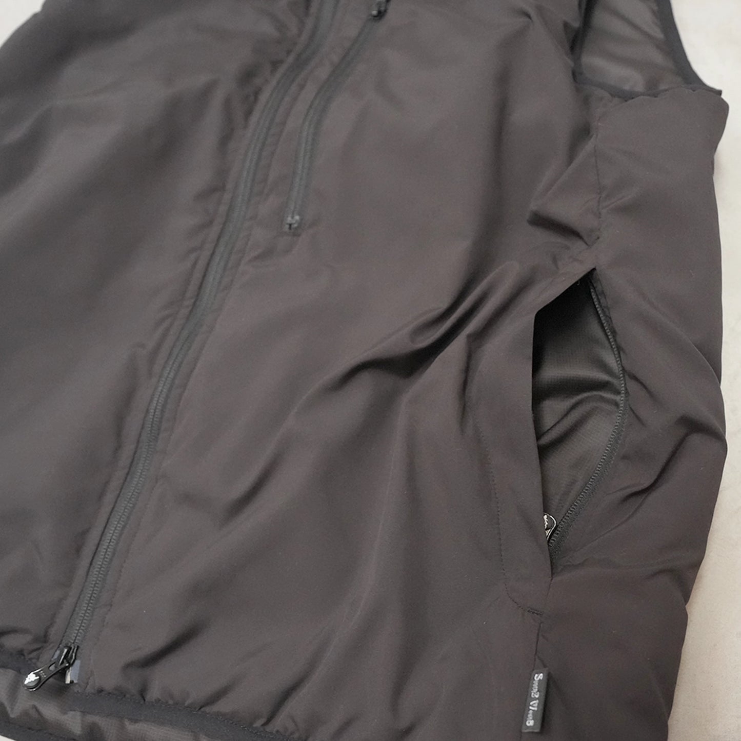 【South2 West8】サウスツーウエストエイト men's Insulator Vest-Poly Peach Skin "Black"