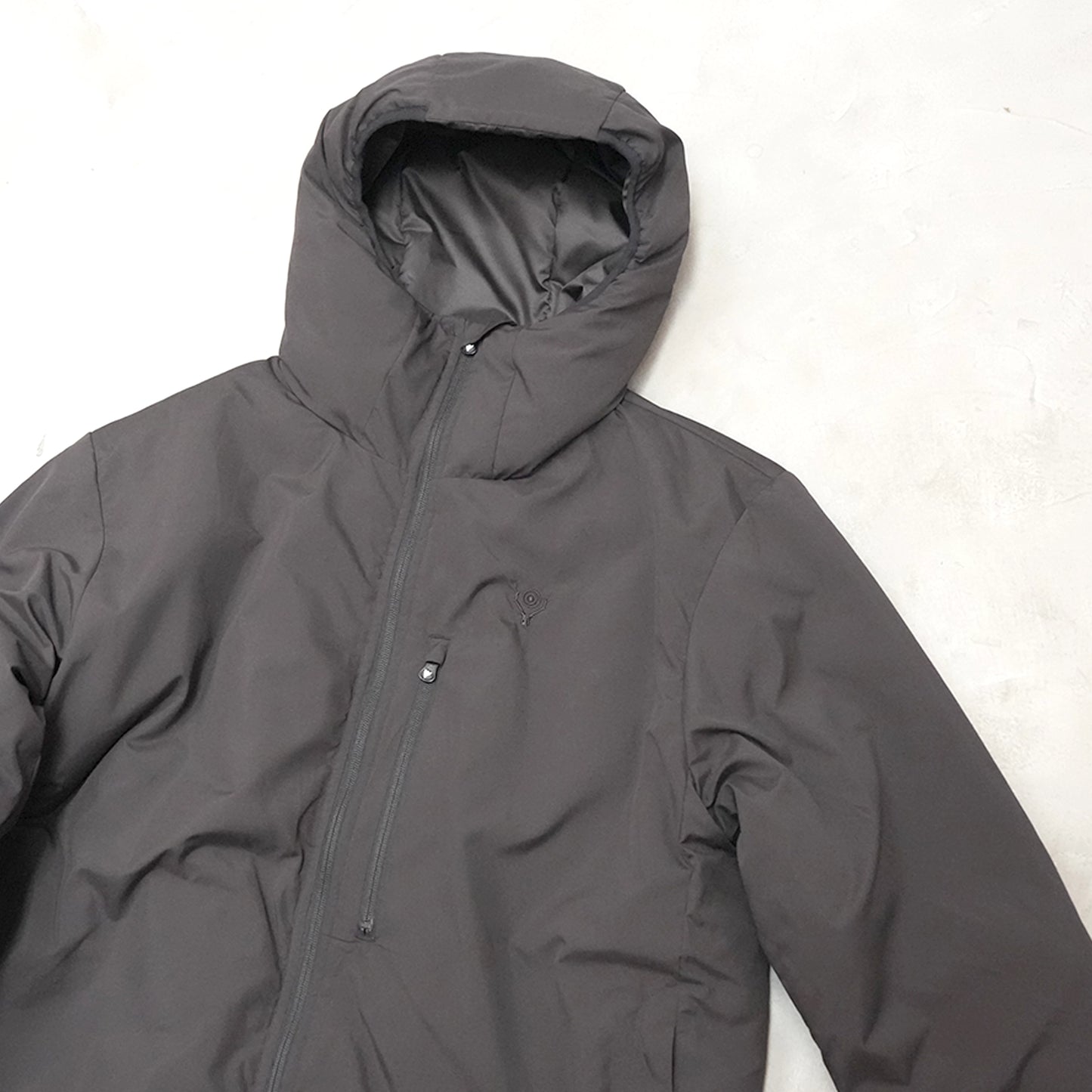 【South2 West8】サウスツーウエストエイト men's Insulator Zipped Parka-Peach Skin "Black"