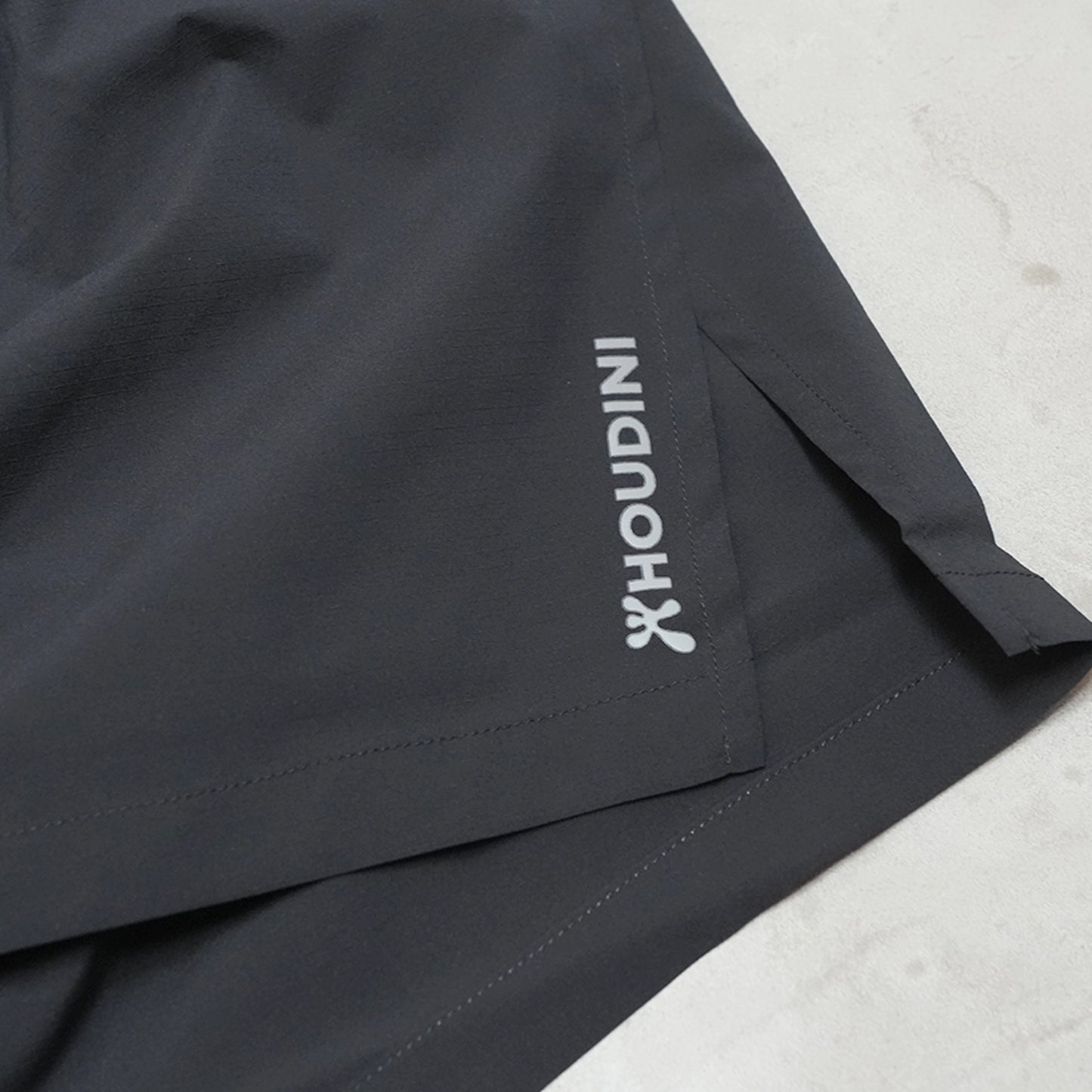 【HOUDINI】フーディニ men's Pace Split Shorts "True Black"