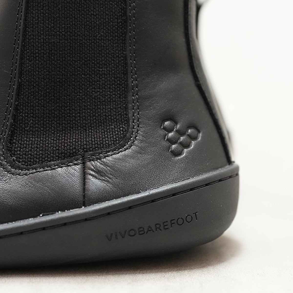 【VIVOBAREFOOT】ヴィヴォ ベアフット men's Sensus Chelsea "Obsidian"