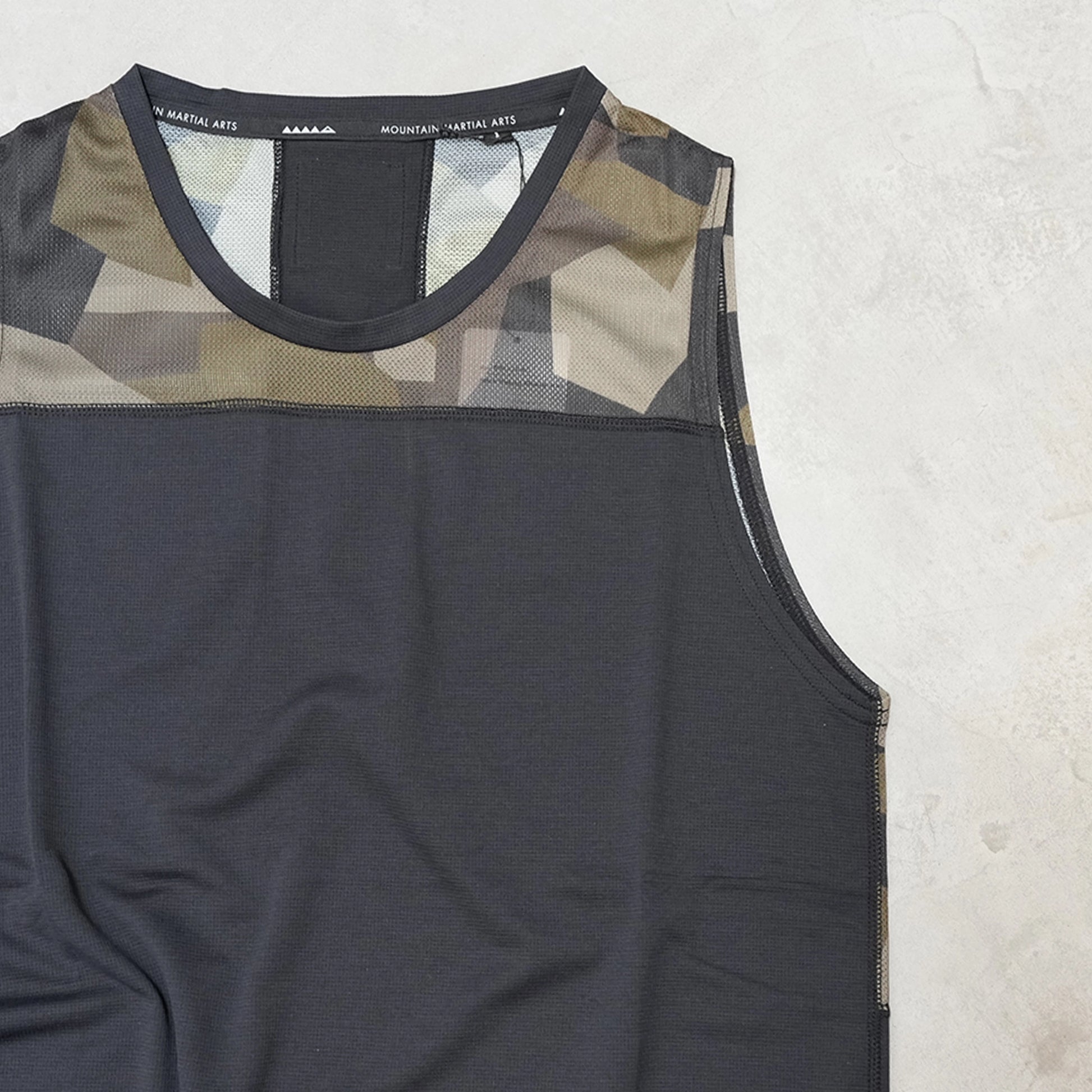 MOUNTAIN MARTIAL ARTS ノースリーブ レーシング モザイク MOUNTAIN MARTIAL ARTS モザイク ノースリーブ MOUNTAIN MARTIAL