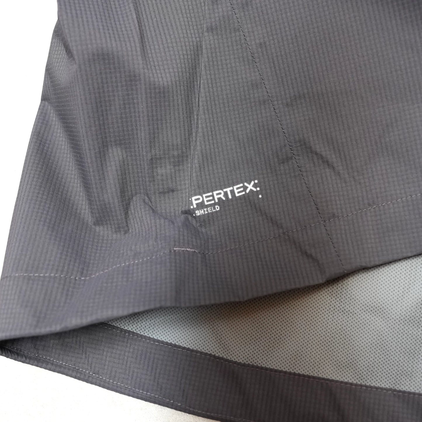 【Rab】ラブ men's Downpour Trail Light Jacket "2Color"