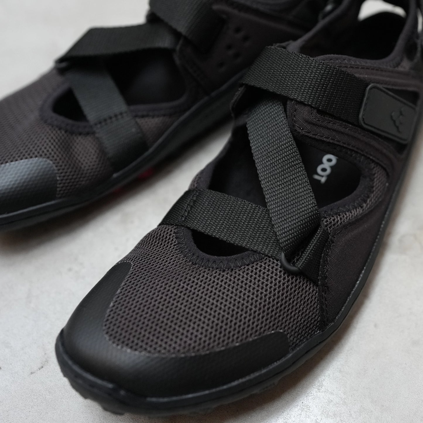 【VIVOBAREFOOT】ヴィヴォ ベアフット women's Tracker Sandal "Obsidian"