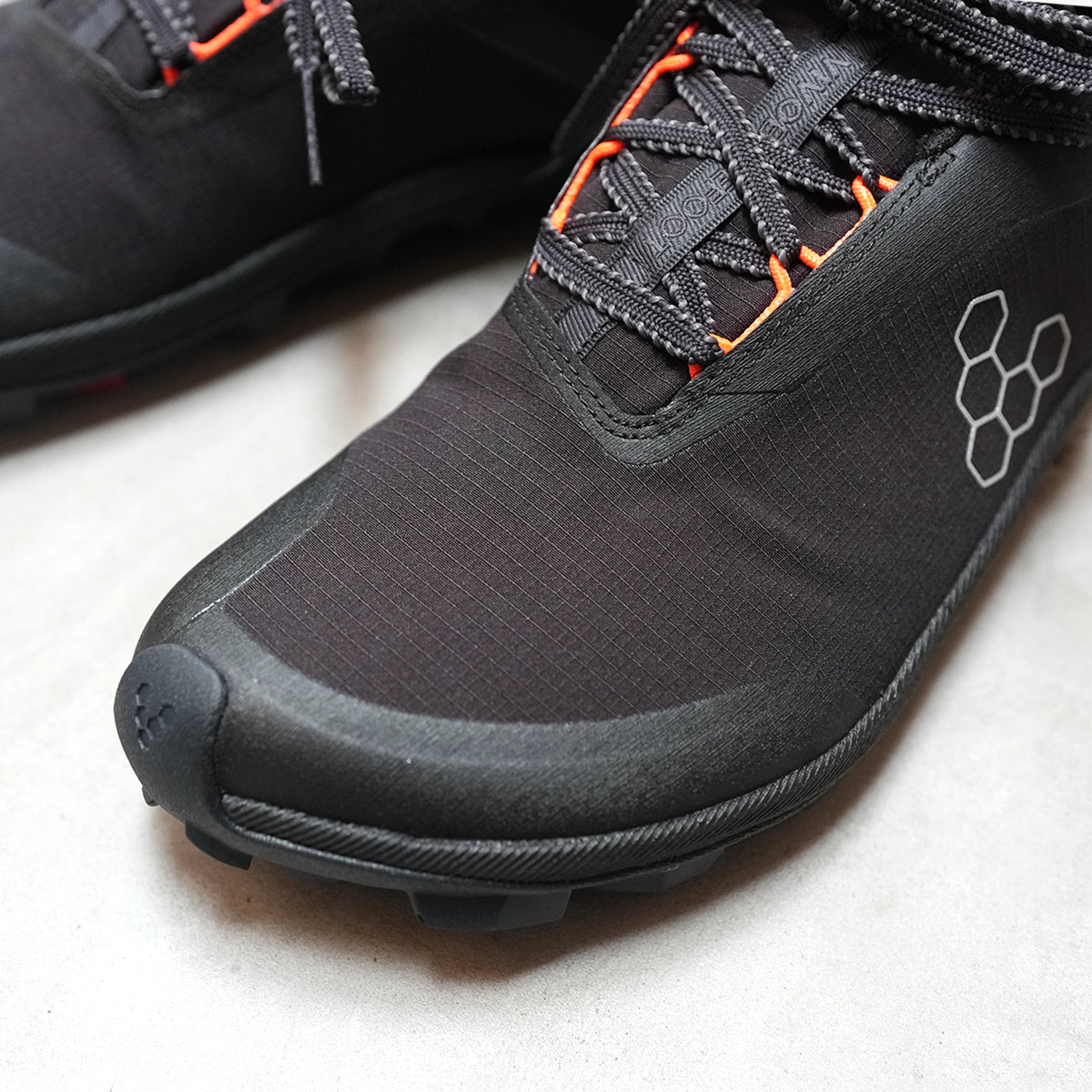 【VIVOBAREFOOT】ヴィヴォ ベアフット men's Primus Trail Flow Waterproof "Eclipse×Molten Lava"