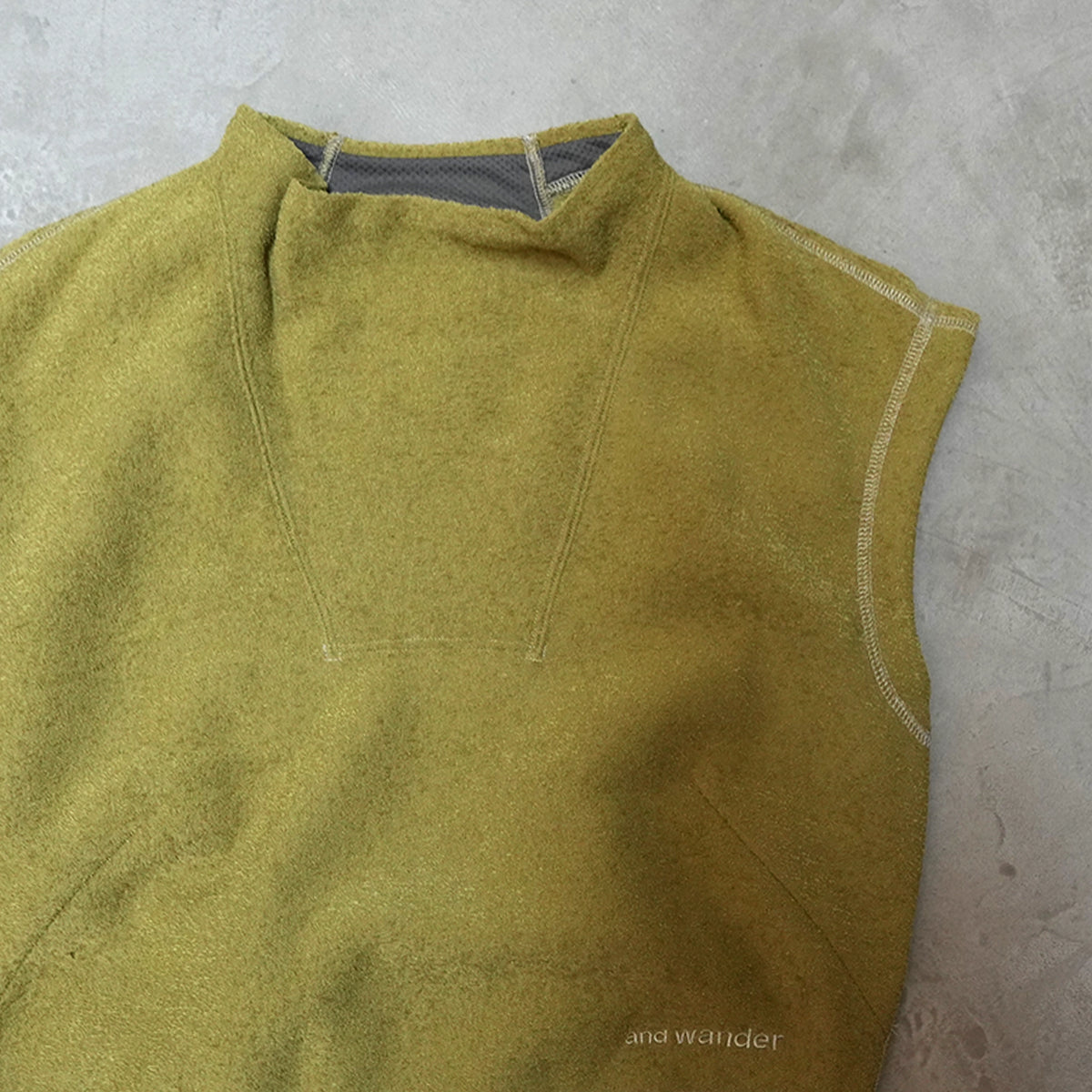 【and wander】アンドワンダー women's PE warm pile vest "2Color"