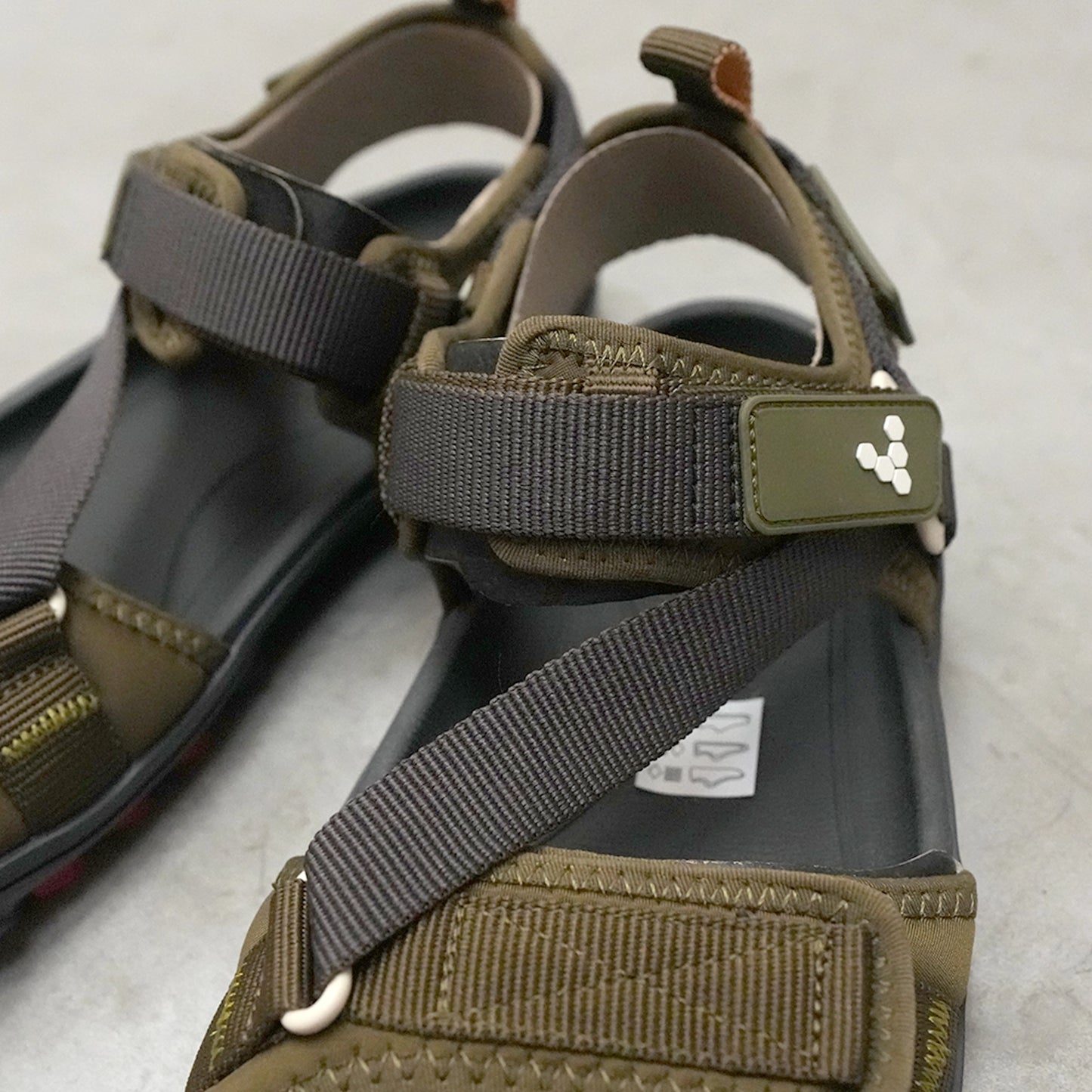 【VIVOBAREFOOT】ヴィヴォ ベアフット men's Tracker Ora Sandal "2Color"