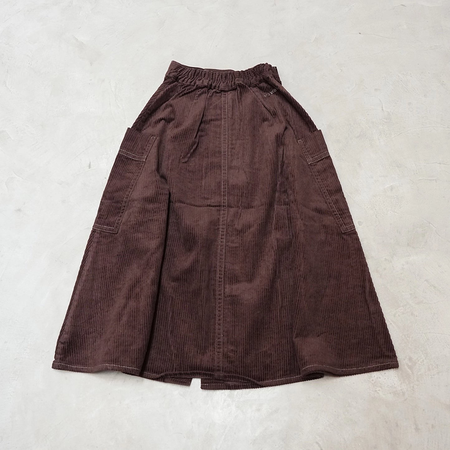 【and wander】アンドワンダー women's corduroy skirt "2Color"