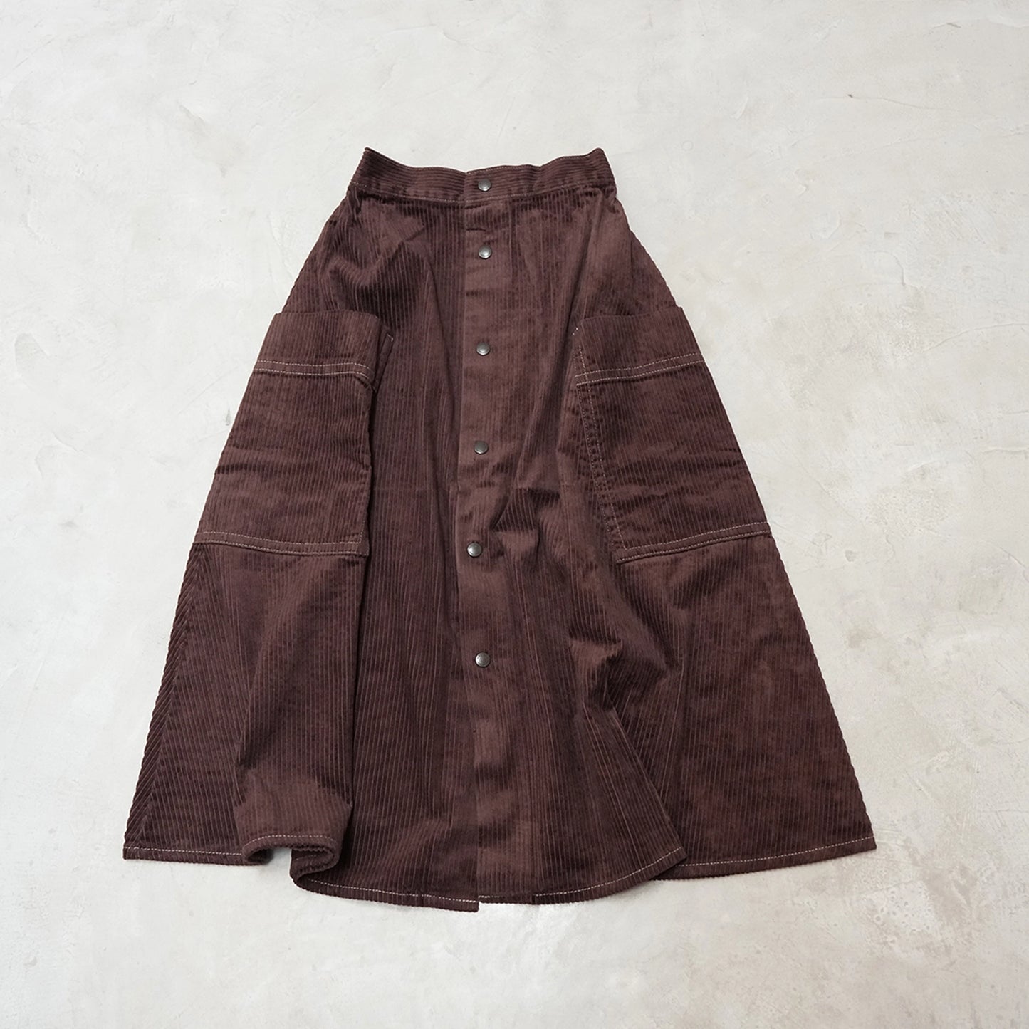 【and wander】アンドワンダー women's corduroy skirt "2Color"