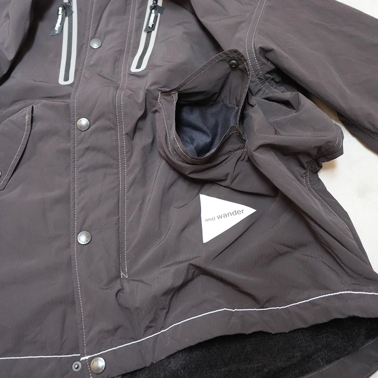 【and wander】アンドワンダー women's Fishtail Octa Coat "Black"